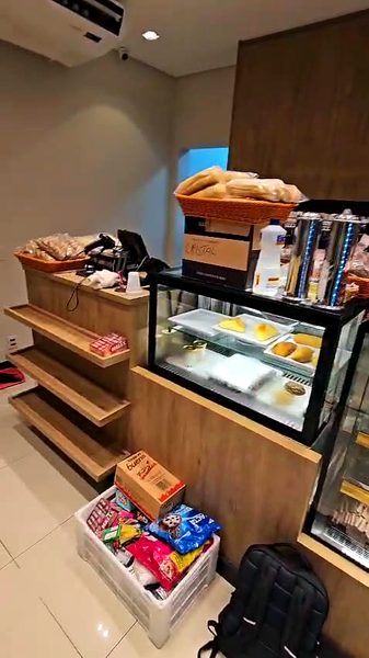 Vitrine e prateleiras