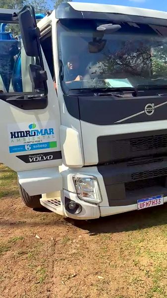 Caminhão hidrovácuo